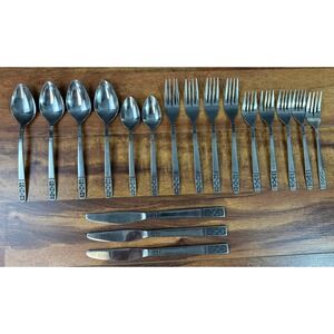 18 Pc Set of Customcraft CLAUDIA ~ Fleur De Lis ~ Flatware Silverware